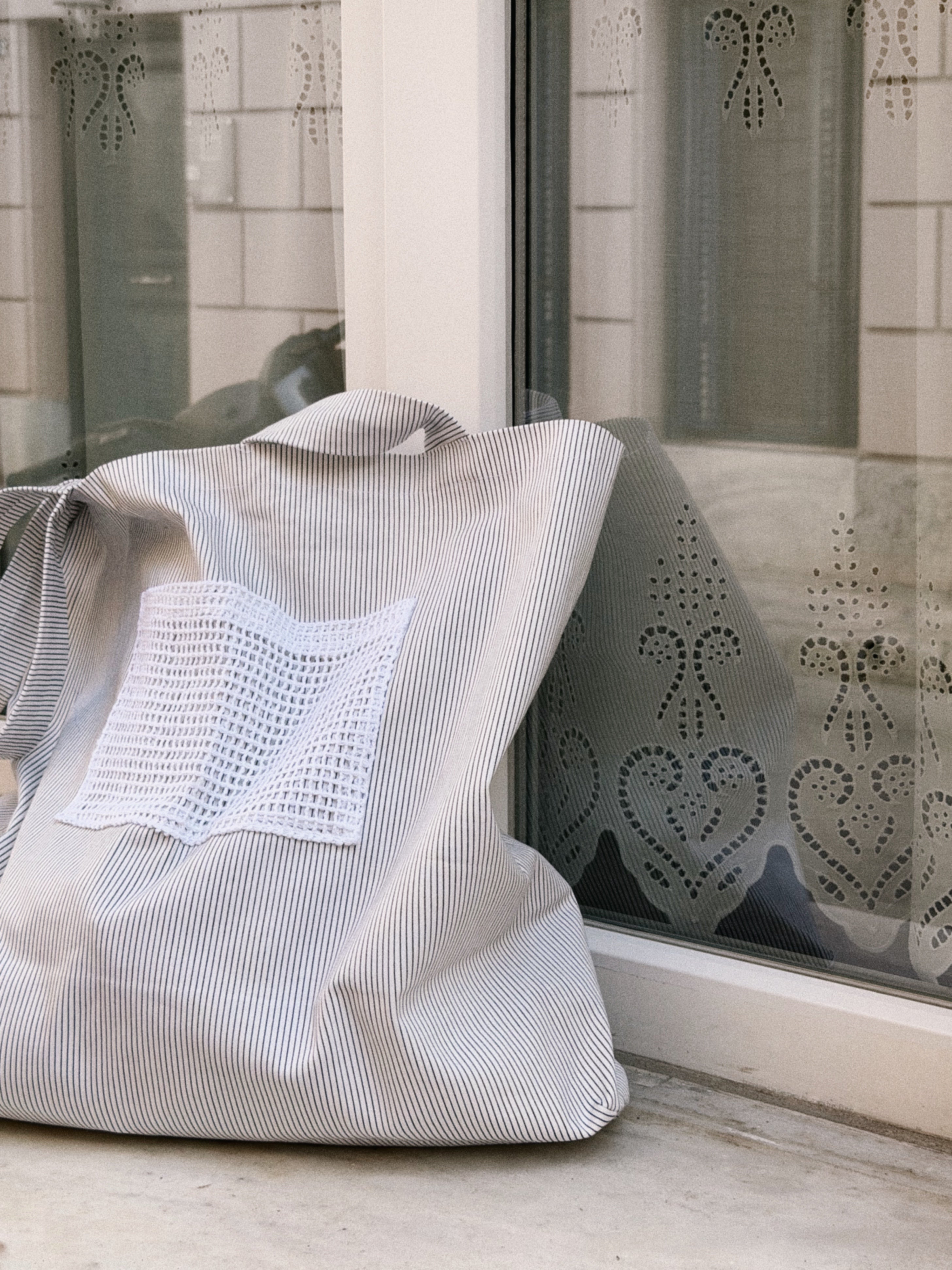 FINE LINE TOTE BAG